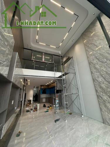 💜💜TUYỆT PHẨM NHÀ PHỐ NGUYỄN VĂN CỪ 101M2X7T MT 5M CHÀO 26.8 TỶ - GARA Ô TÔ 2-3 CHIẾC - F - 1