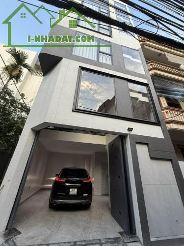 Bán Nhà đẹp phố Bồ Đề,lô góc, oto ngủ trong nhà,ngõ thông, thang máy,Full nội thất