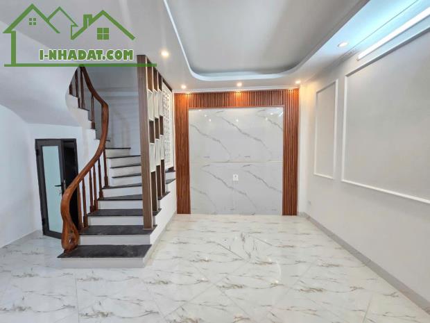 CHỦ ĐẦU TƯ CÓ TIẾNG - MỚI KOONG - GẦN PHỐ - Ô TÔ SÁT NHÀ - NGÕ ĐẸP - TIỆN ÍCH NGẬP TRÀN
