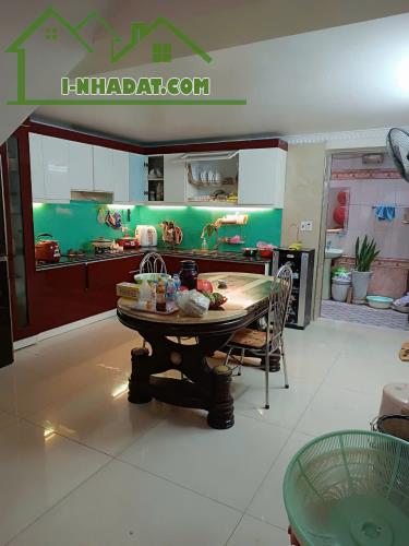 Bán nhà Văn Cao - Tô Vũ, 90m 4 tầng, đường 12m, giá 6.1 tỉ cực rẻ - 3