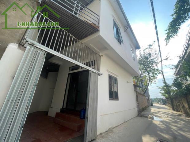 Bán nhà Trung Tâm Thị Trấn Chúc Sơn           
Diện tích :47,4m đất sẵn nhà 2 tầng - ô - 1