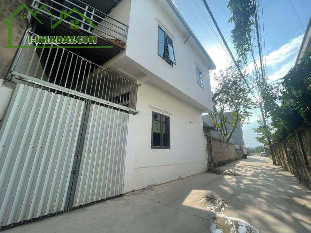 Bán nhà Trung Tâm Thị Trấn Chúc Sơn           
Diện tích :47,4m đất sẵn nhà 2 tầng - ô - 3