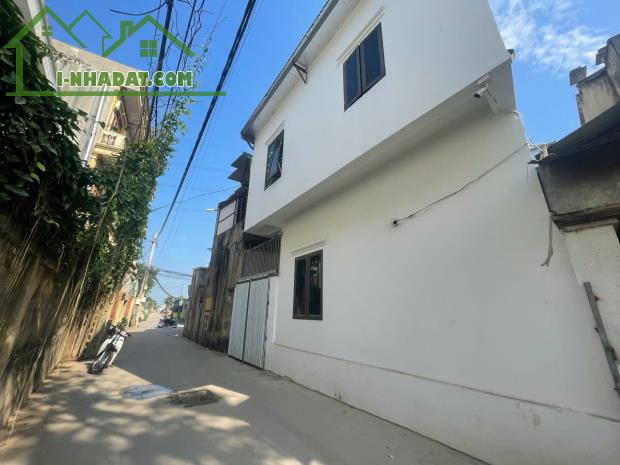 Bán nhà Trung Tâm Thị Trấn Chúc Sơn           
Diện tích :47,4m đất sẵn nhà 2 tầng - ô - 4