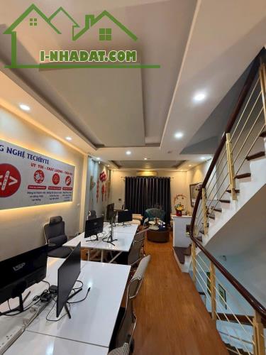 ❤️CHO THUÊ Nhà Mặt Phố Nguyễn Phong Sắc, DT 60m, 5 tầng, MT 4.5m, THÔNG SÀN, KD - 1