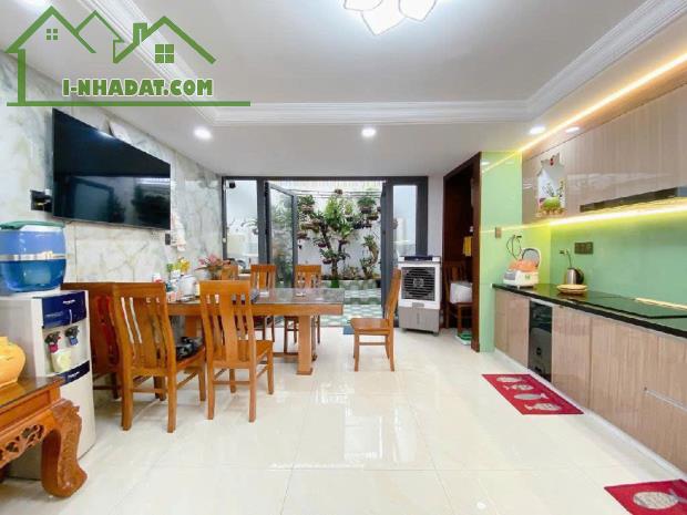 SÁT MẶT TIỀN - HẺM 8M THÔNG - P15 TÂN BÌNH - NGAY GA T3 - 110 M2 - 4 TẦNG - NGANG 5M - 1