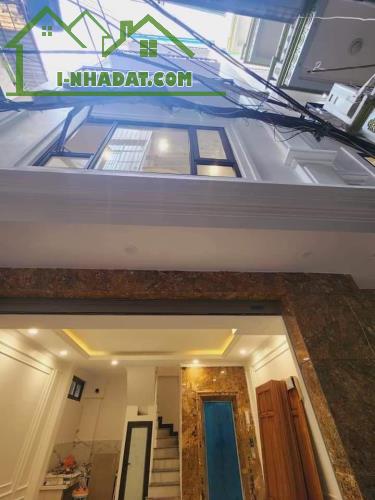 Cho thuê nhà 6 tầng,nhà mới,có thang máy, diện tích 42m2,ngõ cách mặt đường Kim Giang 20m