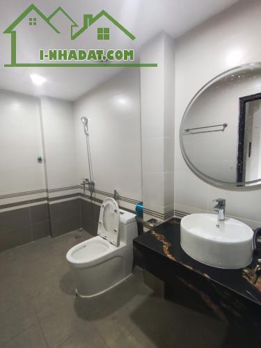 Cho thuê nhà 6 tầng,nhà mới,có thang máy, diện tích 42m2,ngõ cách mặt đường Kim Giang 20m - 6