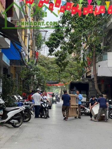 Bán Nhà Khuất Duy Tiến, Ngõ Rộng Như Phố, Giá 15 Tỷ 8