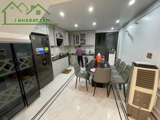 Cho thuê nhà 4 p.ngủ khép kín phố Văn Cao, DT: 76m2. - 2
