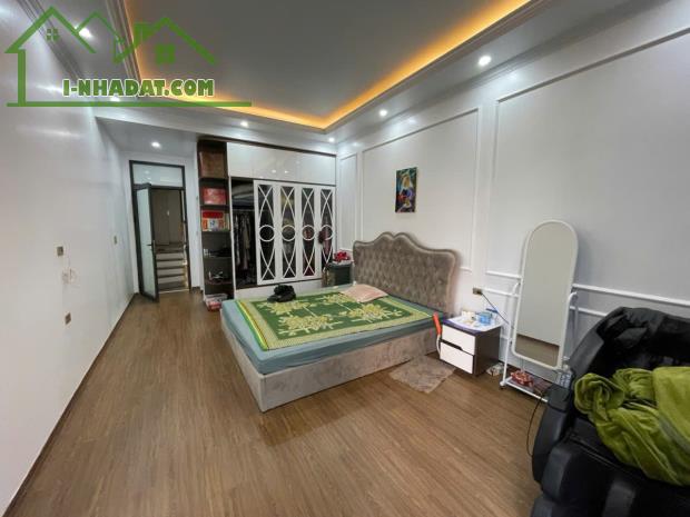 Cho thuê nhà 4 p.ngủ khép kín phố Văn Cao, DT: 76m2. - 4