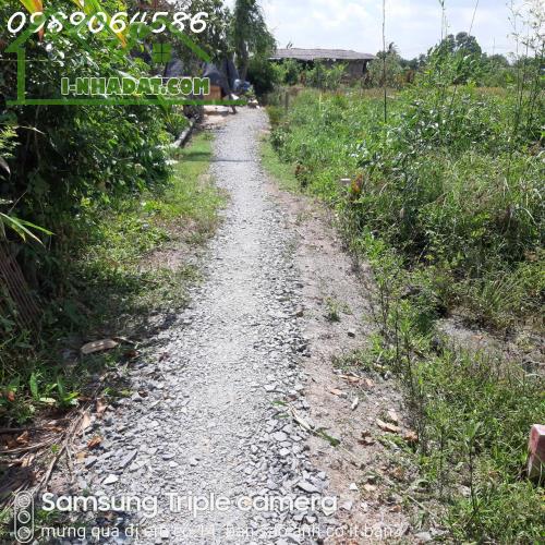 Em chính chủ bán gấp 105 m2 full thổ cư 2 mặt tiền đường xe hơi 4m và mặt sau 2m. Thông - 3