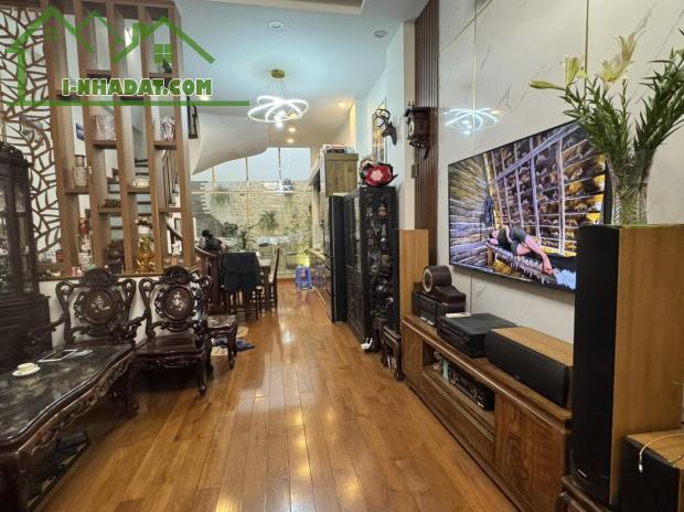 Đội Cấn – Ba Đình - Ô Tô Đỗ Cửa - 69m² x 4 tầng - MT4.3m - Giá 18 Tỷ LH: 0977658369 - 2