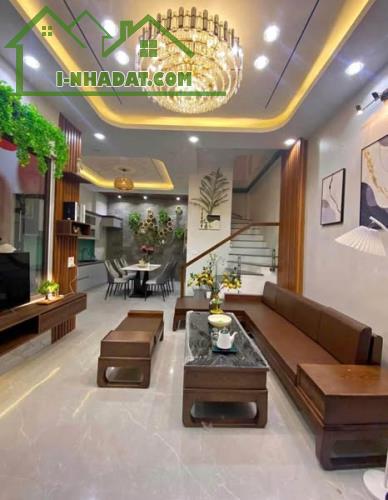 BÁN NHÀ 4 TẦNG, HẺM XE HƠI 8m THÔNG, NGAY ĐÀI TRUYỀN HÌNH Q1