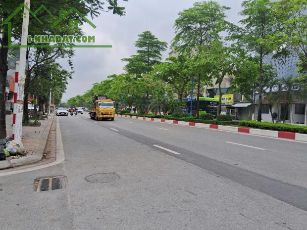 SIÊU PHẨM PHỐ CỔ LINH LONG BIÊN - THANG MÁY - FULL NỘI THẤT CAO CẤP - VỈA HÈ RỘNG - Ô TÔ T