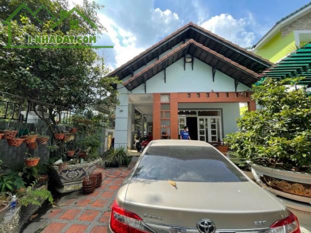 Bán BIỆT THỰ ĐẲNG CẤP GIỚI THƯỢNG LƯU,Trung tâm Dĩ An(TPHCM)