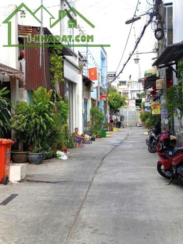 Bán Nhà Bình Tân, Ngay Chợ Da Sà, Khu Tên Lửa, 2 tầng đúc BTCT, 40m2, chỉ 3 tỉ nhỉnh