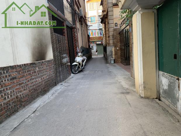 Bán 50m đất tổ 8 Thạch Bàn, ngõ nông cách đường ô tô tránh chỉ 50m, phù hợp định cư - 2