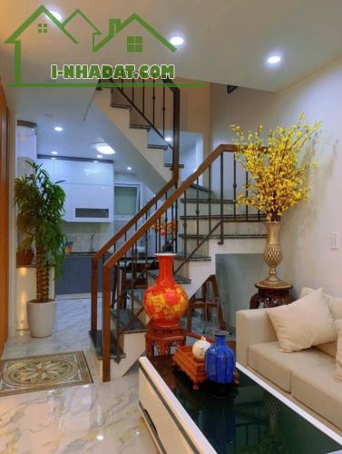 Bán nhà Phương Lưu, Vạn Mỹ, Ngô Quyền, Hải Phòng. 3 tầng, 30m2, 2,3 tỷ. Ngang 4m, d2tb