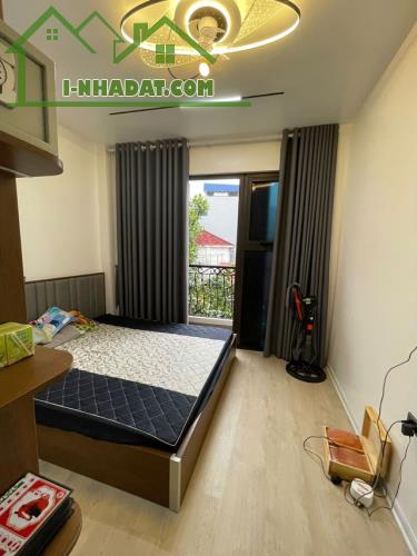 NHÀ MỚI ĐẸP NGÕ RỘNG FULL NỘI THẤT  Nguyễn Văn Cừ 43m2,5 tầng mặt tiền 3.5m, 8 tỷ Long - 3