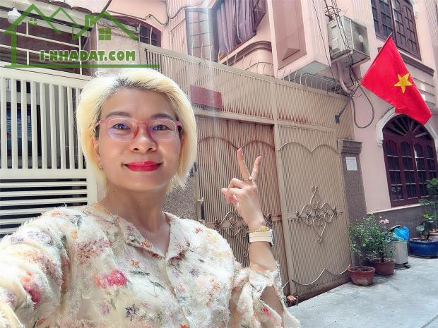BÁN CHDV 6 TẦNG - NGANG LỚN 8M * 10M - ĐƯỜNG LÊ THÁNH TÔN, BÊN NGHÉ, QUẬN 1