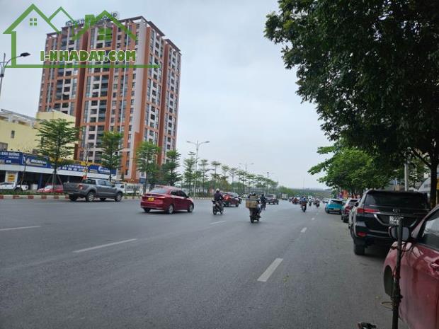Bán khách sạn Đàm Quang Trung Long biên 121m 7t mt 7m giá 28 tỷ doanh thu 1 tỷ/năm - 5