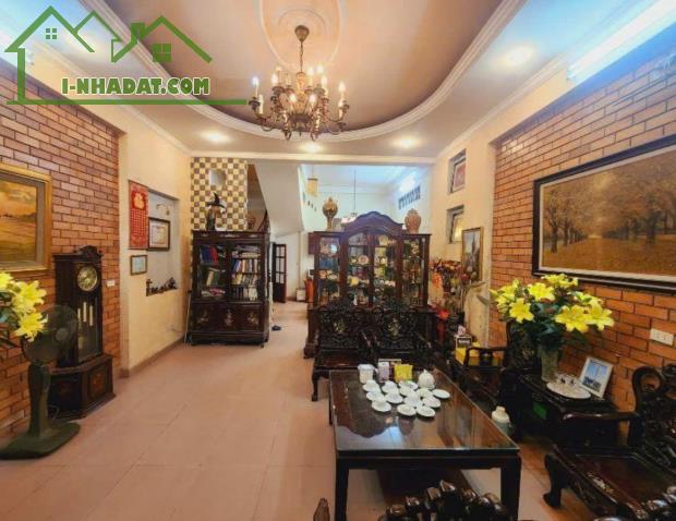 Bán nhà phố Chùa Láng - Phân lô kinh doanh - 2 thoáng trước sau - Gara ô tô - 1