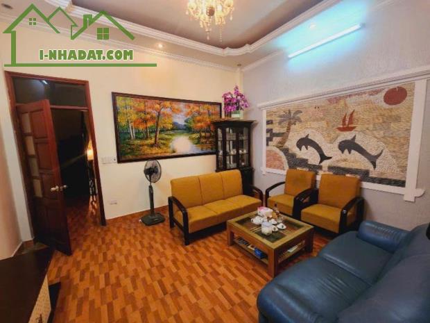 Bán nhà phố Chùa Láng - Phân lô kinh doanh - 2 thoáng trước sau - Gara ô tô - 2