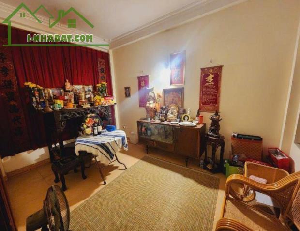 Bán nhà phố Chùa Láng - Phân lô kinh doanh - 2 thoáng trước sau - Gara ô tô - 3