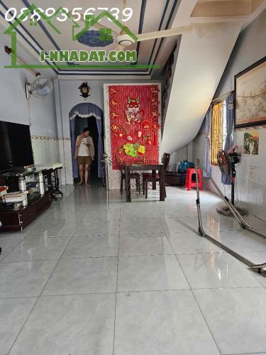 [ QUẬN 7 ] Siếu Hót Với 2 tỷ xíu có 100m2 nhà đất full cư, ngay 10m mặt tiền đường Huỳnh - 2