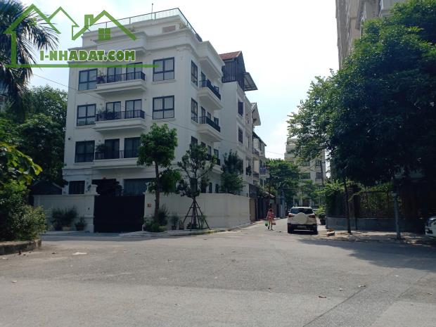 Cho thuê biệt thự Vườn Đào, đường Lạc Long Quân thông Võ Chí Công 200m2x5T full đẹp