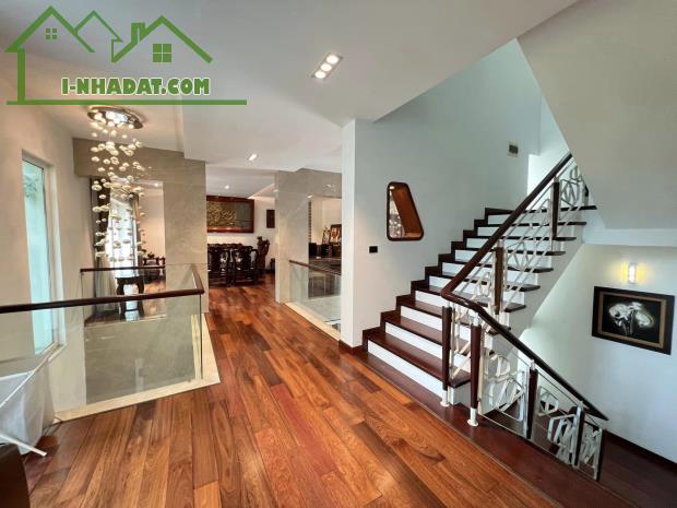 Cho thuê biệt thự Vườn Đào, đường Lạc Long Quân thông Võ Chí Công 200m2x5T full đẹp - 4