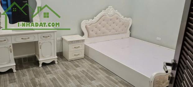 Cho thuê nhà ngõ 143 Nguyễn Chính, 3 tầng x 40m2, 2 ngủ, 9 Triệu làm VP, ở hộ gia đình