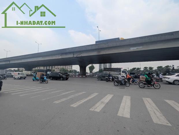 BÁN NHÀ PHÂN LÔ NGUYỄN XIỂN, GẦN TÒA ÁN, VKS, VỈA HÈ RỘNG, Ô TÔ TRÁNH