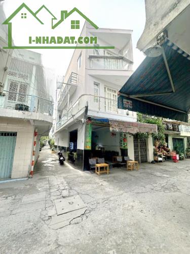 Nhà hẻm 6m xe hơi trước nhà Dạ Nam P2Q8