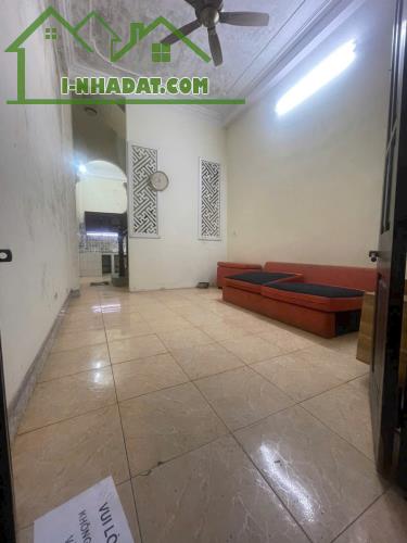 Cho thuê nhà nguyên căn  ngõ 649 Lĩnh Nam, 35m2 x 2 tầng, 2 ngủ, 6 Triệu - 1