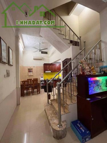 Bán nhà Cầu Giấy Cầu Giấy Sổ 40m 5 tầng giá nhỉnh 8,6 tỷ