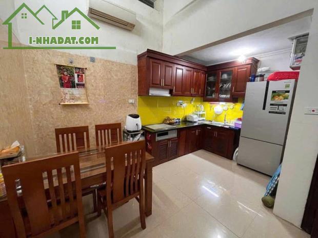 Bán nhà Cầu Giấy Cầu Giấy Sổ 40m 5 tầng giá nhỉnh 8,6 tỷ - 1