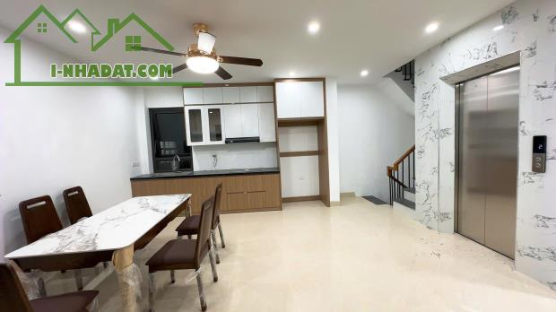 BÁN NHÀ VŨ TRỌNG PHỤNG 35M 6T MT4 GIÁ 9,8 TỶ THANG MÁY NHÀ MỚI TINH DÂN XÂY