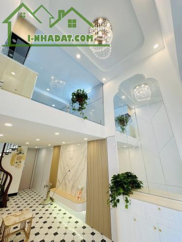 BÁN NHÀ TÔN ĐỨC THẮNG –ĐỐNG ĐA DT 30M2 5TẦNG GIÁ 6.15TỶ