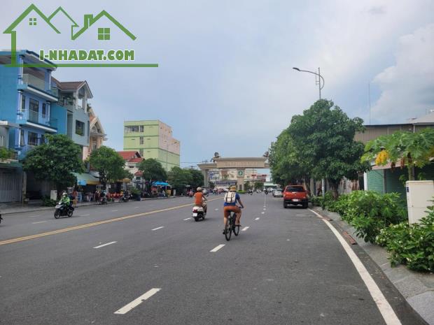 NGAY CỔNG VẠN PHÚC CITY, 4 TẦNG NỘI THẤT CAO CẤP ÔTÔ VÀO NHÀ 8,6X25 CHỈ 28 TỶ.