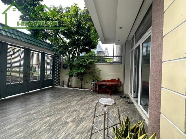 NGAY CỔNG VẠN PHÚC CITY, 4 TẦNG NỘI THẤT CAO CẤP ÔTÔ VÀO NHÀ 8,6X25 CHỈ 28 TỶ. - 2