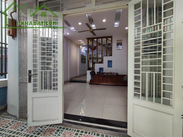 NHÀ ĐẸP - GIÁP CHỢ PHẠM VĂN BẠCH & QUANG TRUNG - HXH - DT 66M² - 3 TẦNG LẦU CHỈ 6.X TỶ - 1