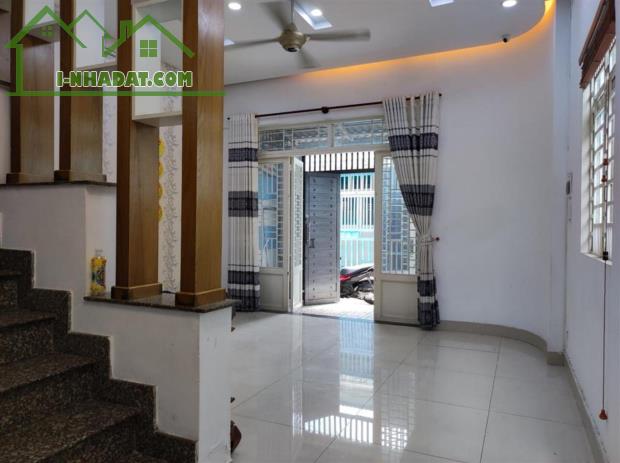 NHÀ ĐẸP - GIÁP CHỢ PHẠM VĂN BẠCH & QUANG TRUNG - HXH - DT 66M² - 3 TẦNG LẦU CHỈ 6.X TỶ - 2