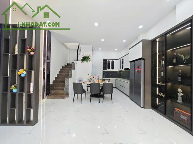 BÁN NHÀ RIÊNG - MẶT TIỀN HUỲNH THỊ HAI - 58M2 - 5 TẦNG - 7PN - 7,9 TỶ - QUẬN 12 - 1