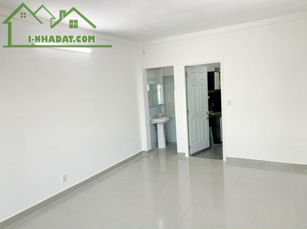 Cho thuê nhà mới 3 lầu hẻm xe hơi đường Hồ Thành Biên Phường 4 Quận 8 - 2