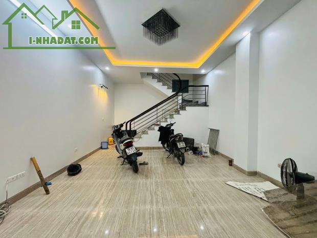 BÁN NHÀ PHỐ LẠC LONG QUÂN 48M2X5T GIÁ HƠN 9 TỶ