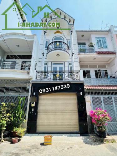 CHÍNH CHỦ BÁN GẤP NHÀ  MẶT TIỀN 2 LẦU GIÁ 1TỶ270TRIỆU - NGAY SAU LƯNG CHỢ BÌNH CHÁNH ĐANG