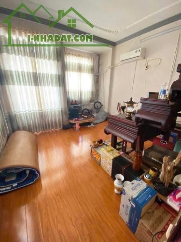 CHÍNH CHỦ BÁN GẤP NHÀ  MẶT TIỀN 2 LẦU GIÁ 1TỶ270TRIỆU - NGAY SAU LƯNG CHỢ BÌNH CHÁNH ĐANG - 3