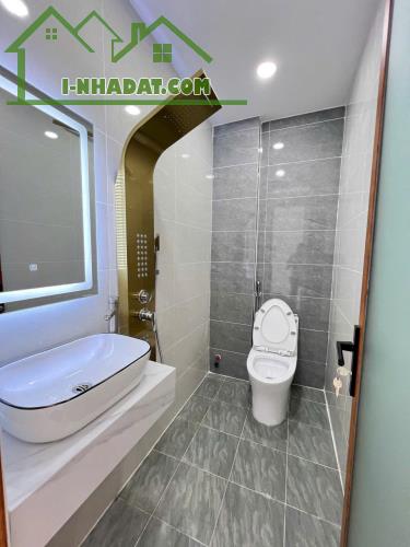 CHÍNH CHỦ BÁN GẤP NHÀ  MẶT TIỀN 2 LẦU GIÁ 1TỶ270TRIỆU - NGAY SAU LƯNG CHỢ BÌNH CHÁNH ĐANG - 4