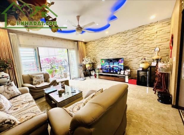 15 TỶ HƠN - TRUNG TÂM CẦU GIẤY- 2 Ô TÔ TRÁNH- LÔ GÓC THOÁNG SÁNG RỰC RỠ- Ở KINH DOANH ĐỀU - 1